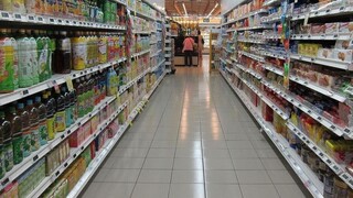 «Τσουνάμι» ακρίβειας στα σούπερ μάρκετ - Πώς θα βοηθήσει το «καλάθι» των 50 προϊόντων 