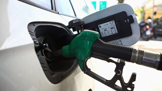 Πετρέλαιο κίνησης όπως βενζίνη: Ανησυχούν οι οδηγοί, φόβοι για ανατιμήσεις λόγω μεταφορικών