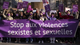 Διαμαρτυρία στο Παρίσι μετά την 101η γυναικοκτονία στη Γαλλία από την αρχή του 2022