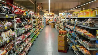Σούπερ μάρκετ: Ποιες κατηγορίες προϊόντων μπαίνουν στο «καλάθι του νοικοκυριού»