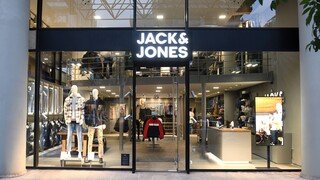 FF Group: Άνοιξαν τα πρώτα δύο καταστήματα Jack&Jones