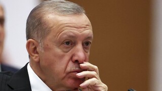 Κομισιόν: Ανησυχία για το νόμο Ερντογάν που ποινικοποιεί την «παραπληροφόρηση»