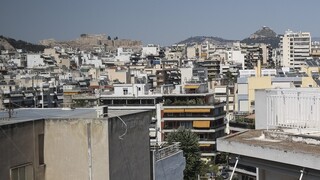 Φθηνή στέγη: Τι περιλαμβάνει ο σχεδιασμός της κυβέρνησης για την ανακαίνιση παλιών σπιτιών