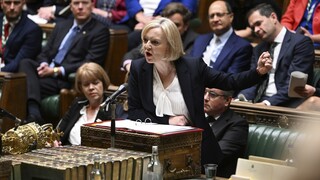 Απέφυγε τις ανταρσίες η Λιζ Τρας στο κοινοβούλιο: Καταψηφίστηκε πρόταση των Εργατικών