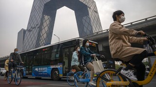 Το Πεκίνο ενισχύει τα μέτρα για τον κορωνοϊό την ώρα που τα κρούσματα τετραπλασιάζονται