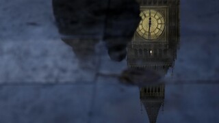 Πολιτικό χάος στη Βρετανία: Η «επανάσταση» που έληξε σε 44 ημέρες και το «στοίχημα» των Τόρις