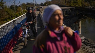 Χερσώνα: Βομβαρδίστηκε γέφυρα στον Δνείπερο - Αναφορές για τέσσερις νεκρούς