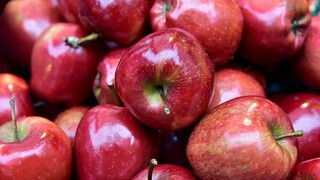 Ακρίβεια: Έλεγχοι για τις τιμές των μήλων στα ράφια - «Δεν δικαιολογούνται», λέει ο Γεωργαντάς