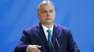 Ο Όρμπαν υπονοεί πως η ΕΕ θα έχει την τύχη της Σοβιετικής Ένωσης - Στους δρόμους οι Ούγγροι