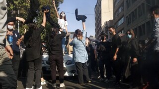Ιράν: Τουλάχιστον οκτώ νεκροί στις διαδηλώσεις - Καθαιρέθηκε ο αρχηγός της αστυνομίας