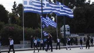 28η Οκτωβρίου: Εντυπωσιακές εικόνες και πλάνα από τη μαθητική παρέλαση στην Αθήνα