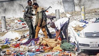 Σομαλία: Δεκάδες θύματα από τις εκρήξεις δύο παγιδευμένων οχημάτων