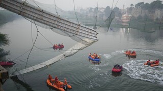 Τραγωδία στην Ινδία: Στους 130 οι νεκροί από την κατάρρευση της γέφυρας