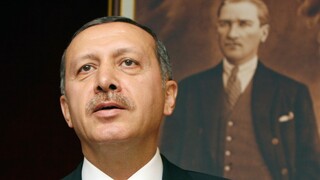 Σαν σήμερα: 3 Νοεμβρίου - Τα 20 χρόνια του Ερντογάν στην εξουσία και οι δύο Τουρκίες που κυβερνά