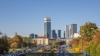 Varso Tower: Το ψηλότερο κτήριο της Ευρώπης μάς κοιτάει από τον ουρανό της Βαρσοβίας