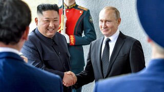 Reuters: Ρωσία και Β. Κορέα σφυρηλατούν στενότερους δεσμούς εν μέσω κοινής απομόνωσης