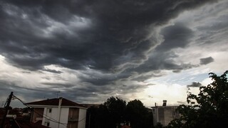 Κακοκαιρία «EVA»: Καταιγίδες στην Αθήνα - Νέα μηνύματα 112 προ των πυλών