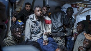 Ιταλία: «Όχι» στην αποβίβαση ανδρών από τα σκάφη διάσωσης μεταναστών