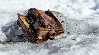 Εξερευνητές βρήκαν κάμερες θαμμένες σε παγετώνα εδώ και 85 χρόνια