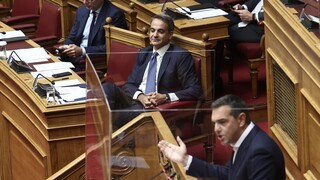 Υπόθεση παρακολουθήσεων: Έριξε το γάντι στον Τσίπρα ο Μητσοτάκης - Πώς αντιδρά ο ΣΥΡΙΖΑ