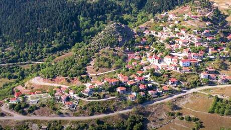 Κερασοχώρι: Το υπέροχο χωριό των Αγράφων με τα πέτρινα σπίτια