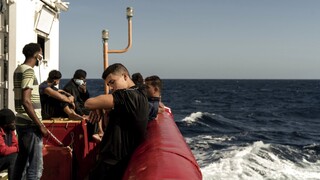 Ocean Viking: Άμεση αποβίβαση των διασωθέντων ζητά η Κομισιόν