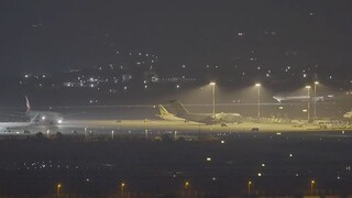 Οι αντιδράσεις των επιβατών στο αεροσκάφος που επέστρεψε στο «Ελ. Βενιζέλος» συνοδεία F-16
