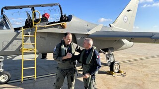 Άμυνα: Ο Αρχηγός ΓΕΑ «δοκίμασε» το νέο αεροσκάφος Μ-346