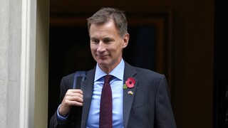 Βρετανία: «Φοροκαταιγίδα» και λιτότητα προανήγγειλε ο νέος υπουργός Οικονομικών