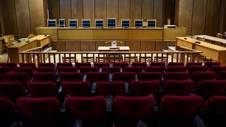 Δίκη για Μάτι: Διακοπή για τις 18 Νοεμβρίου - Αντίδραση συγγενών στην παρουσία χειριστών ελικοπτέρων