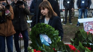 Επέτειος Πολυτεχνείου: Στεφάνι κατέθεσε η Σακελλαροπούλου - «Τιμούμε τη μνήμη των θυμάτων»