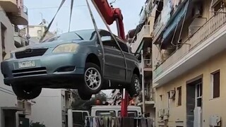 Χιλιάδες εγκαταλελειμμένα αυτοκίνητα στην Αθήνα: Επιχείρηση του Δήμου για την αποκάκρυνσή τους