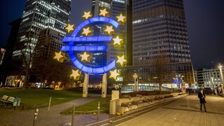 «Καμπανάκι» ΕΚΤ: Υψηλά επιτόκια και πληθωρισμός οδηγούν σε αύξηση των «κόκκινων» δανείων
