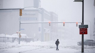 Πρωτοφανής χιονοθύελλα στη Νέα Υόρκη: Τρεις νεκροί από το κρύο - Ακυρώνονται πτήσεις