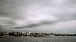 Κακοκαιρία: «Άνοιξαν οι ουρανοί» σε Θεσσαλονίκη και Πάτρα - Ανεμοστρόβιλος στον Πύργο