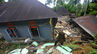 Σεισμός στην Ινδονησία: Τουλάχιστον 20 νεκροί και 300 τραυματίες