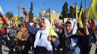 Συρία: Οργή στις κηδείες των θυμάτων των τουρκικών επιδρομών
