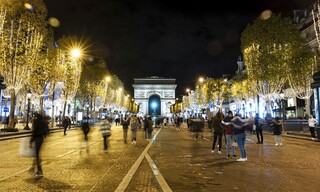 Χριστούγεννα: Η ενεργειακή κρίση «ρίχνει» τη λάμψη στην Ευρώπη