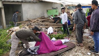 Σεισμός στην Ινδονησία: Δραματικός απολογισμός με 252 νεκρούς, ανάμεσά τους πολλά παιδιά