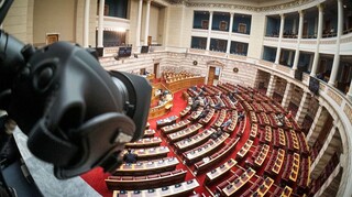 Βουλή: Ψηφίστηκε το ασφαλιστικό νομοσχέδιο του υπουργείου Εργασίας