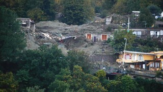 Ιταλία: Εικόνες απόλυτης καταστροφής στο νησί Ίσκια - Μια νεκρή και 11 αγνοούμενοι