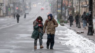 Χιόνι και δριμύ ψύχος στο Κίεβο με τους Ουκρανούς χωρίς ρεύμα και θέρμανση