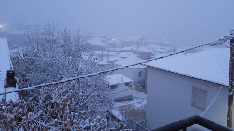 Χιόνια σε Βόρεια Ελλάδα: Χιονόπτωση σε Πτολεμαΐδα και Κοζάνη