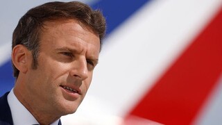 Γαλλία: Ο Μακρόν αντικατέστησε την υφυπουργό Καρολίν Καγιέ