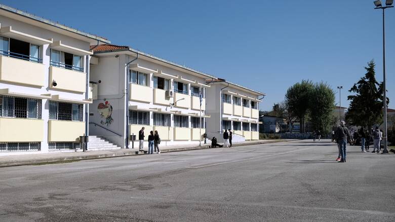 Θεσσαλονίκη: Καθηγητής καταδικάστηκε για σεξουαλική παρενόχληση τεσσάρων μαθητριών λυκείου