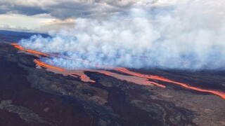 Μάουνα Λόα: Εντυπωσιακές εικόνες από την έκρηξη στο μεγαλύτερο ενεργό ηφαίστειο του κόσμου