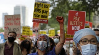 Βρετανία: Σε πρωτοφανείς απεργιακές κινητοποιήσεις οι νοσηλευτές του NHS