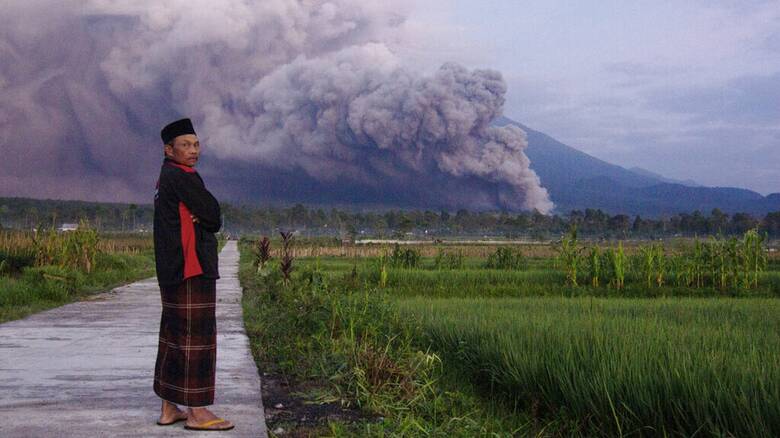 Ινδονησία: Μαζικές εκκενώσεις μετά την έκρηξη ηφαιστείου