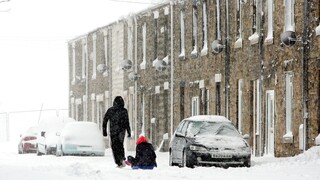 Σε κλοιό σφοδρού χιονιά η Σκωτία: Τσουχτερό κρύο και χαμηλές θερμοκρασίες