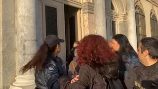 Επεισόδιο στο Δικαστήριο Μυτιλήνης: Ξέσπασαν η οι συγγενείς της Ερατούς στη θέα του δολοφόνου